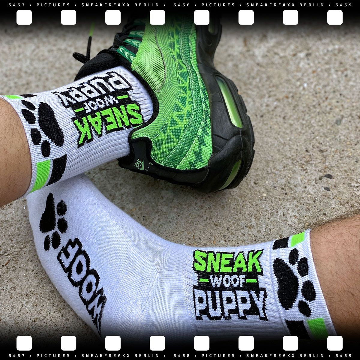 SNEAKFREAXX Puppy Socks White Neon Green