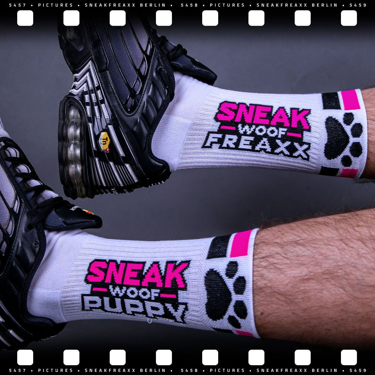 SNEAKFREAXX Woof Puppy Socks White Pink