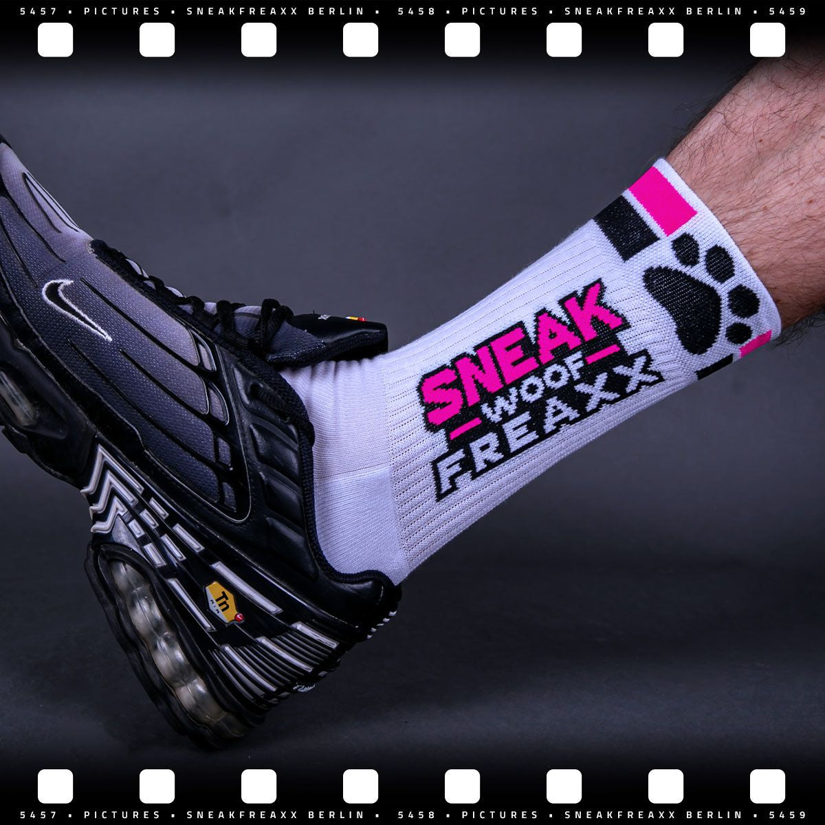 SNEAKFREAXX Woof Puppy Socks White Pink