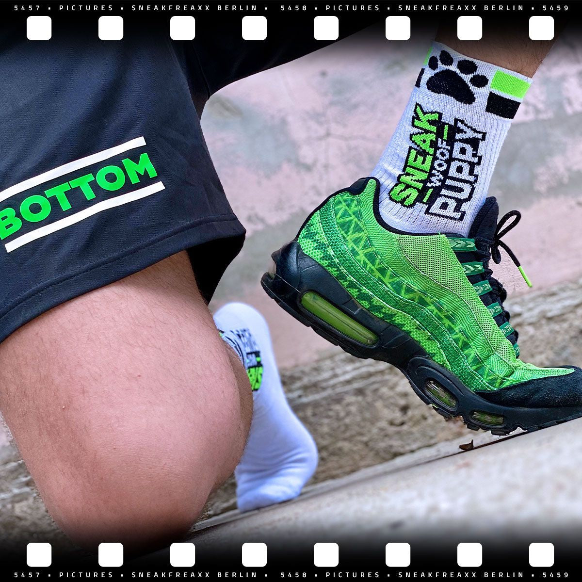 SNEAKFREAXX Puppy Socks White Neon Green