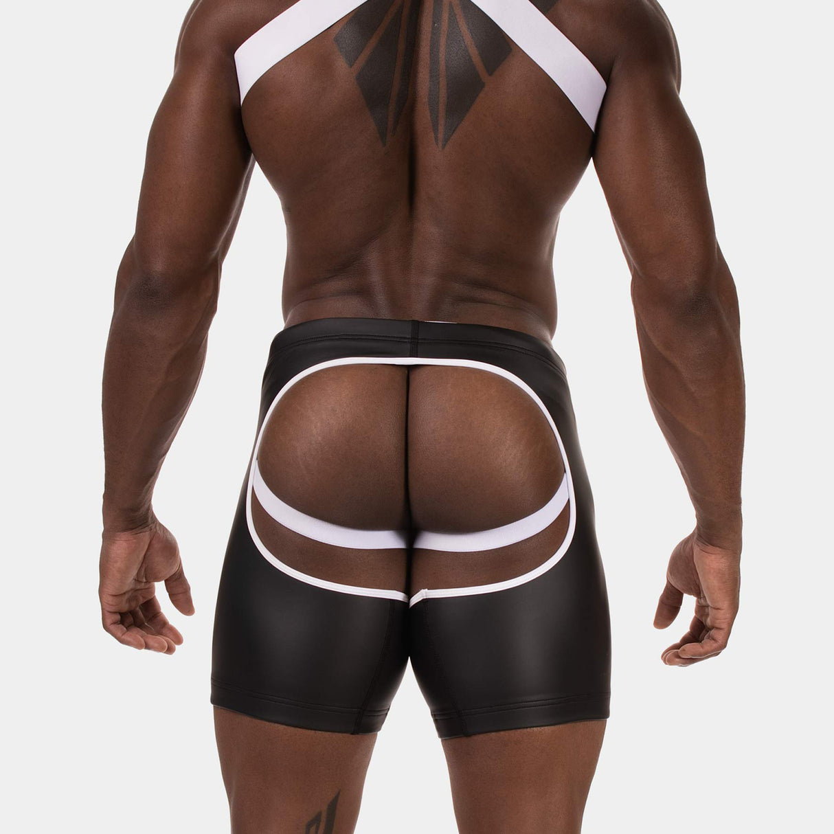 Barcode Berlin Chaps Short Jiho Black White